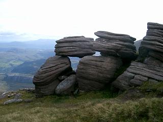 Sandstone rocks on the Corrag Bhuidhe ridge