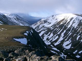Looking S into the Lairig Ghru from Lurcher's Crag.